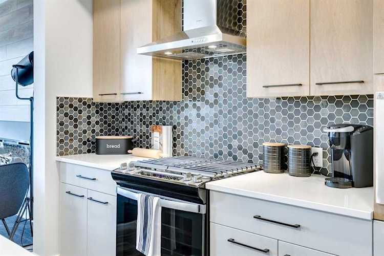 146 Hotchkiss Manor SE Calgary, AB T3S 0J5