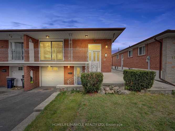 15 Grenadine Crt Toronto, ON M9L 2H5