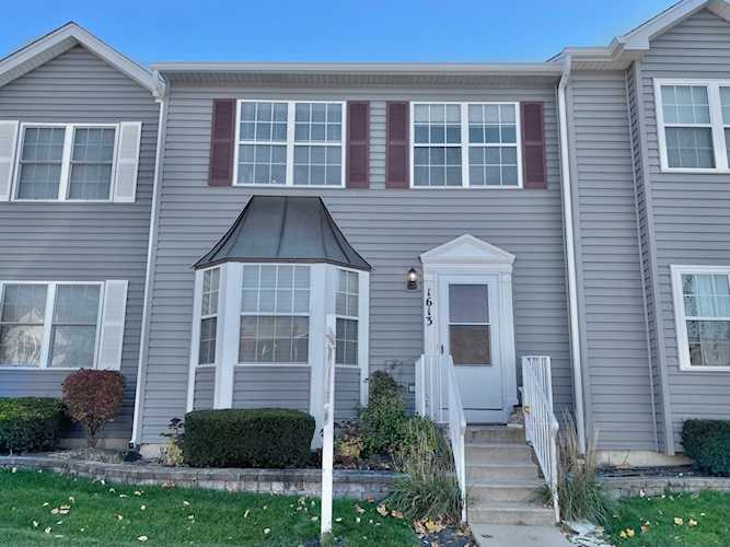 1613 Delaware Ct Geneva, IL 60134