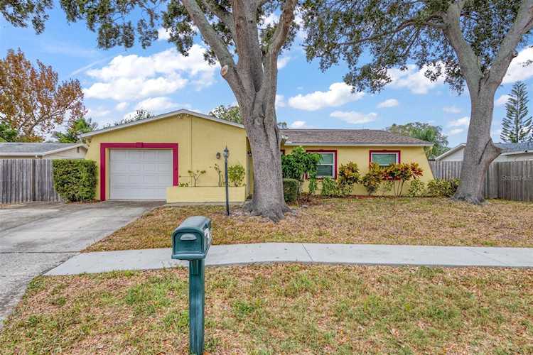 9265 80th Ave Seminole, FL 33777