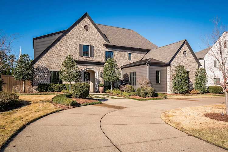 3085 Chapel Woods Cv Germantown, TN 38139