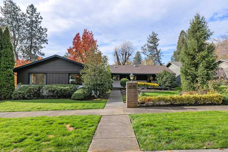201 Kensington Square Medford, OR 97504