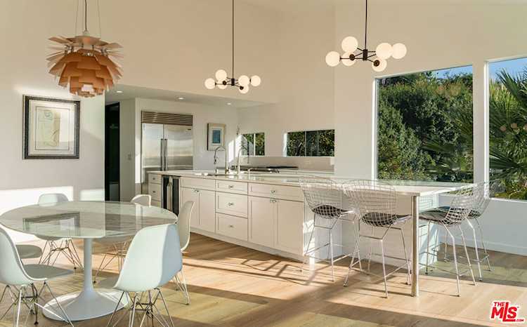 5690 Hill Oak Dr Los Angeles, CA 90068