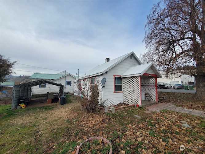 217 Juniper St N Omak, WA 98841