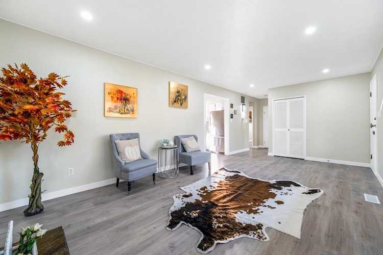 3865 Inverness Street Port Coquitlam, BC V3B 3B9