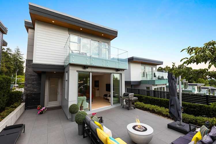 572 Arthur Erickson Place West Vancouver, BC V7T 1J1