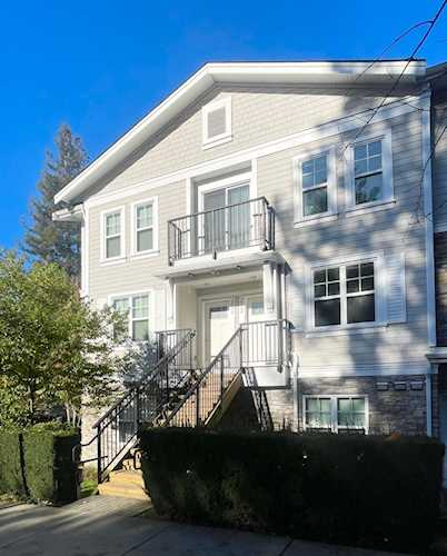 4135 Sardis Street #202 Burnaby, BC V5H 1K3