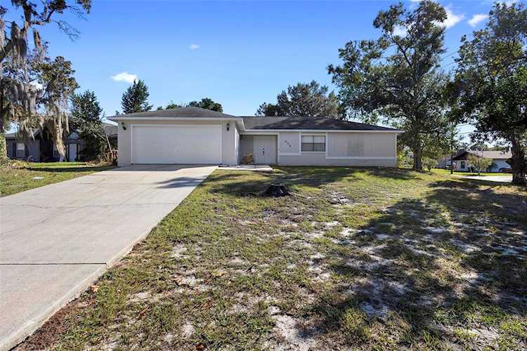 899 Treadway Dr Deltona, FL 32738