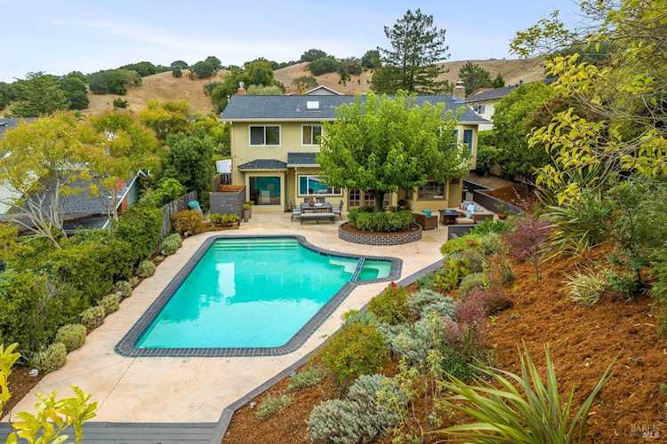 64 Canyon Oak Drive San Rafael, CA 94903