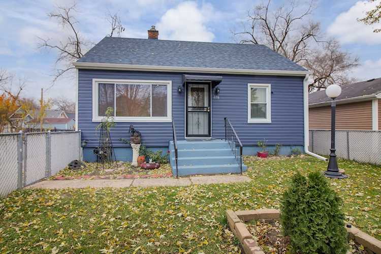 1116 Jackson St Aurora, IL 60505