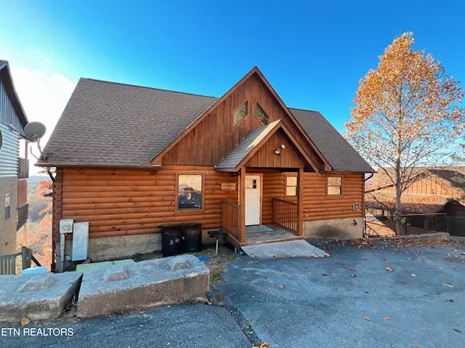 1586 Bears Den Way Sevierville, TN 37862