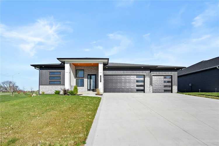 15531 Springbrook Trl Urbandale, IA 50323