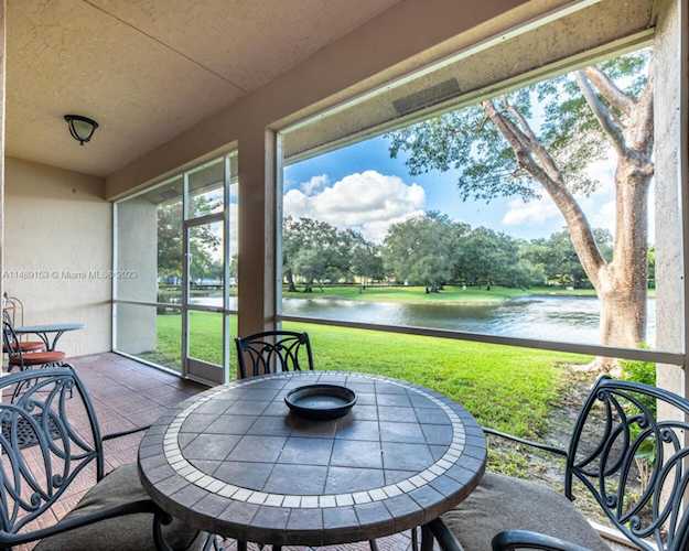 3513 Lakeside Dr Davie, FL 33328