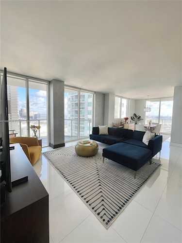 253 NE 2nd St #3303 Miami, FL 33132