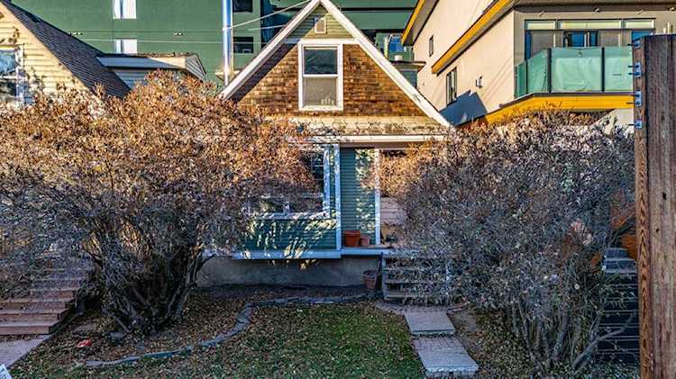 1834 34 Ave SW Calgary, AB T2T 2B8