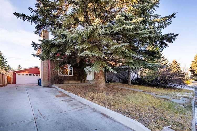 5515 Dalhart Rd NW Calgary, AB T3A 1S3