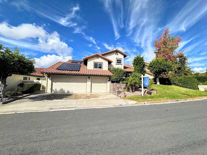 3825 Observation Pl Escondido, CA 92025