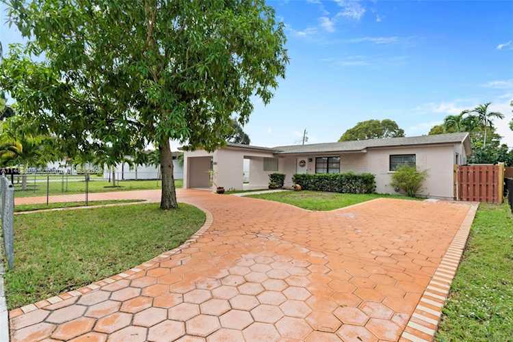 1820 N 27th Ave Hollywood, FL 33020