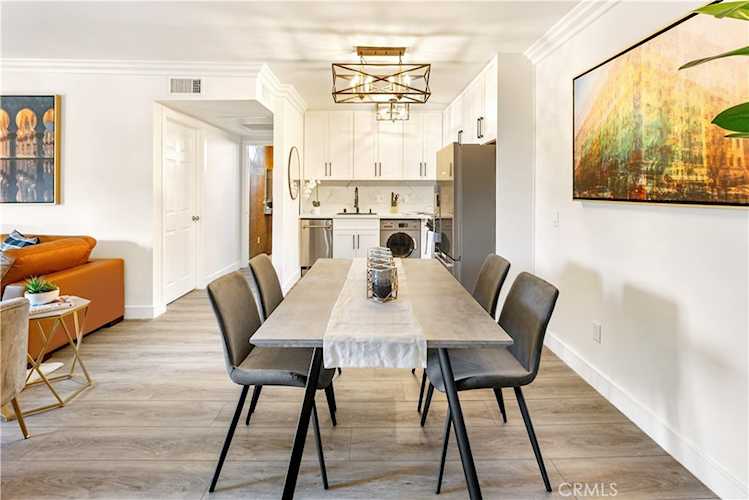 4506 Saugus Ave #6 Sherman Oaks, CA 91403