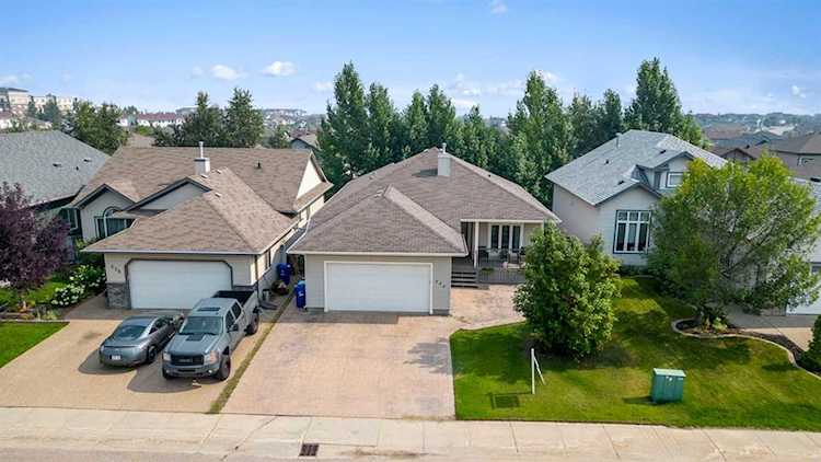 232 Lindstrom Crescent Fort McMurray, AB T9K 2
