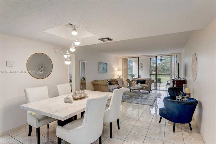 16175 Golf Club Rd #211 Weston, FL 33326