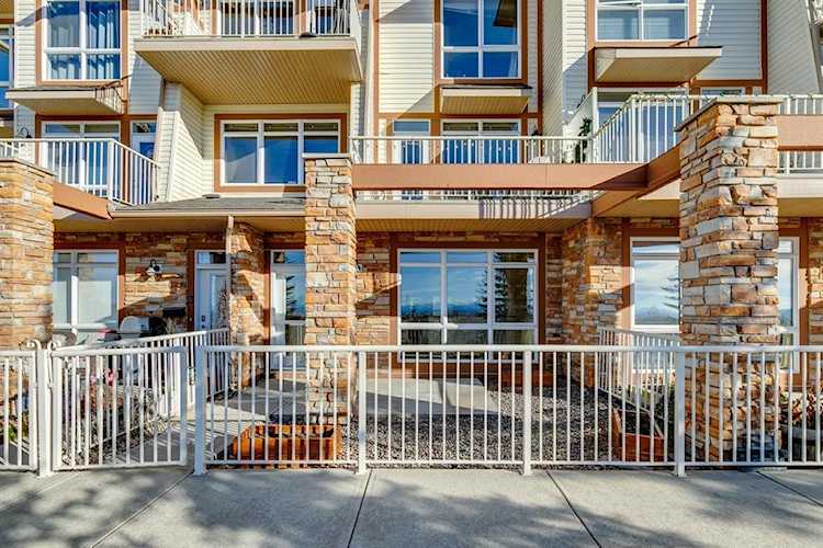 133 Rockyledge View NW #4 Calgary, AB T3G 5X2
