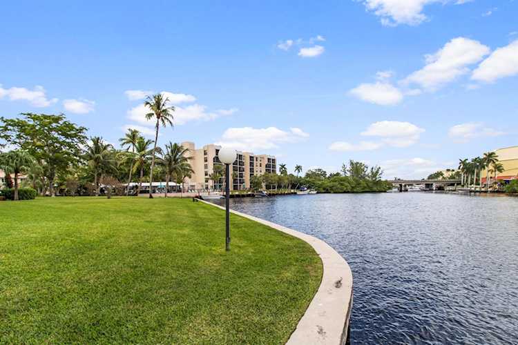 7 Royal Palm Way #208 Boca Raton, FL 33432