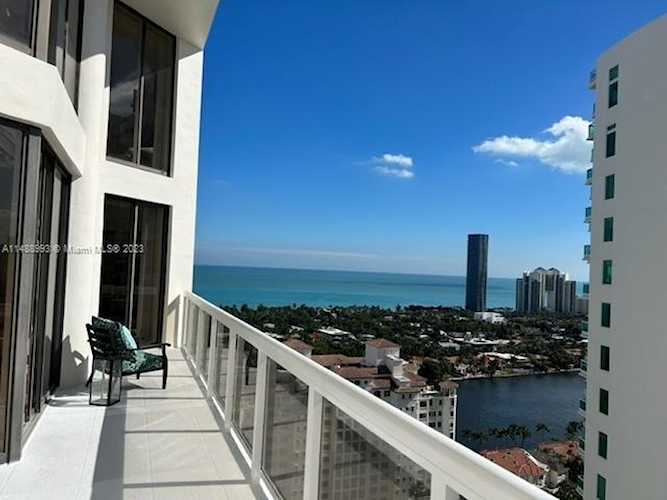 20185 E Country Club Dr #TS-4 Aventura, FL 33180