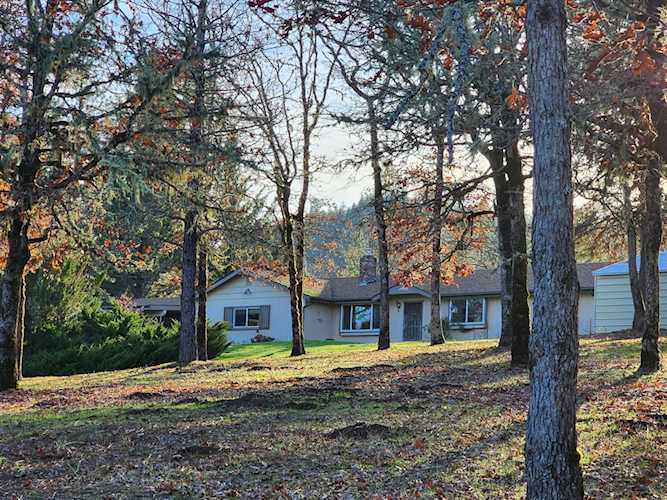 1925 Robertson Bridge Rd Grants Pass, OR 97526