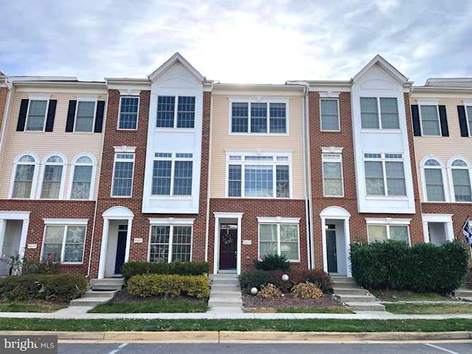 42633 Homefront Terrace For Sale in Chantilly Photo 1