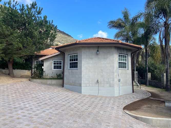 1088 Deer Springs Rd San Marcos, CA 92069
