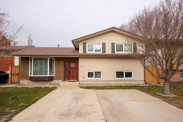 119 N Beaverpond Ct Lethbridge, AB T1H5Y8