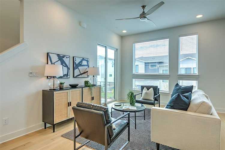 2050 Lohmans SPUR #2202 Lakeway, TX 78734