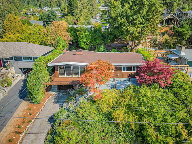 734 Crystal Court North Vancouver, BC V7R 2B5