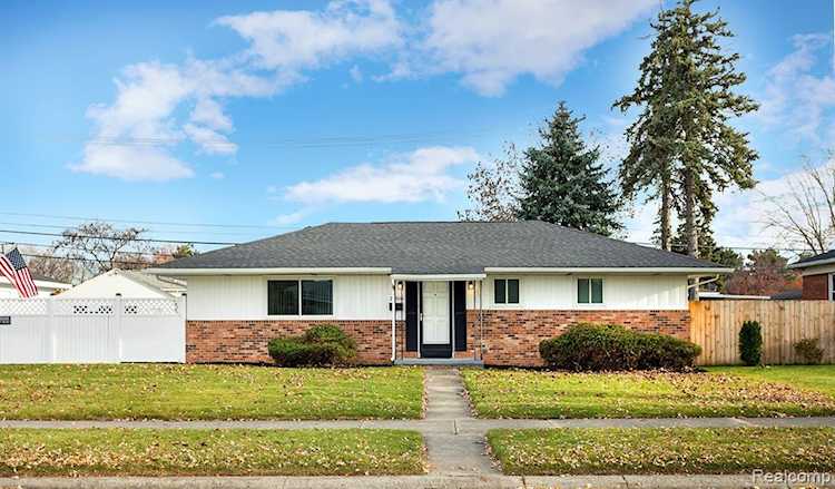 22500 Raven Ave Eastpointe, MI 48021