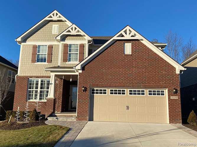 5000 Shoreham Circle Clarkston, MI 48346