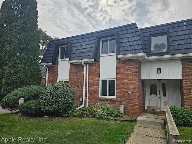 1868 Colonial Village Way Waterford, MI 48328