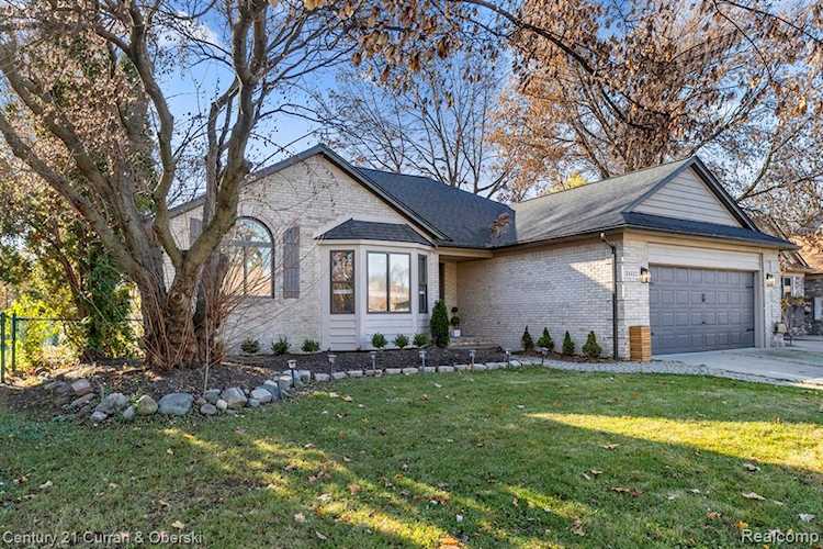 24122 Oak Grove Blvd Macomb, MI 48042