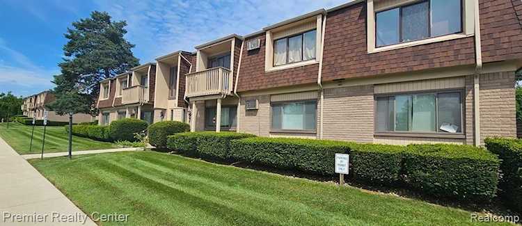 7040 Villa Dr Waterford, MI 48327