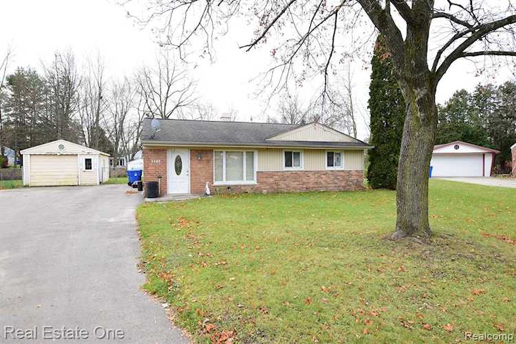 3137 Fernbarry Ct Waterford, MI 48328