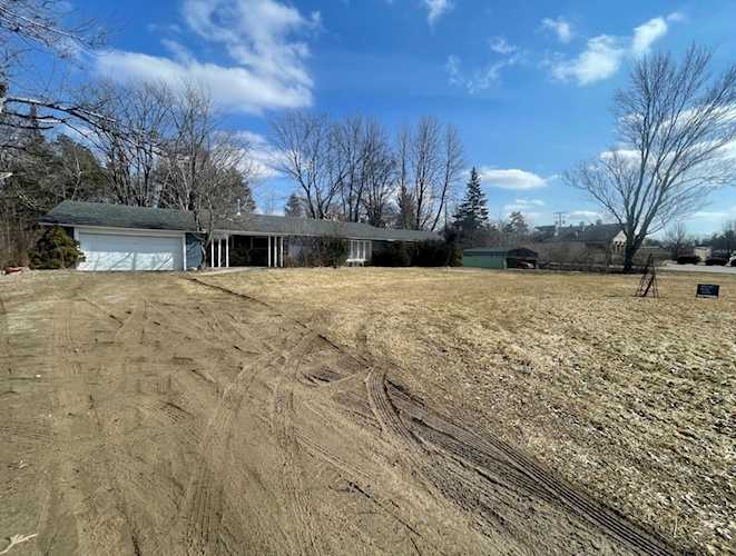 100 Rochester Rd Leonard, MI 48367