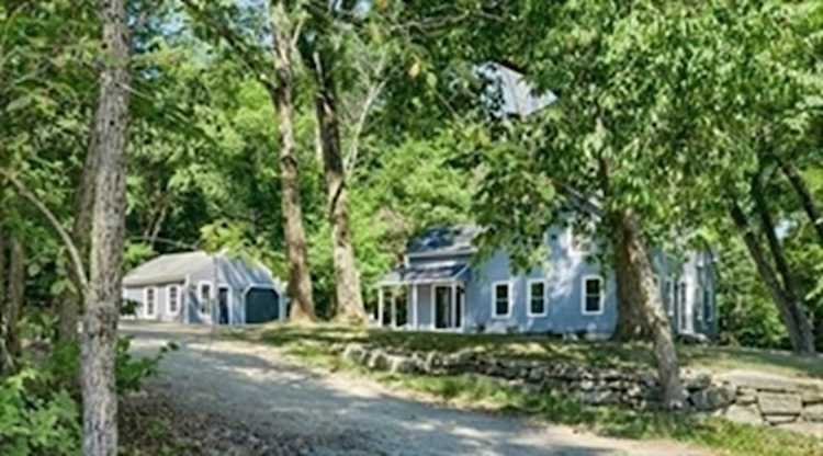 4 Potter Village Cross Rd Charlton, MA 01507