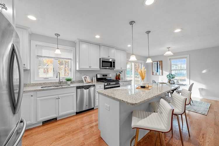 5 Cottage St Billerica, MA 01821