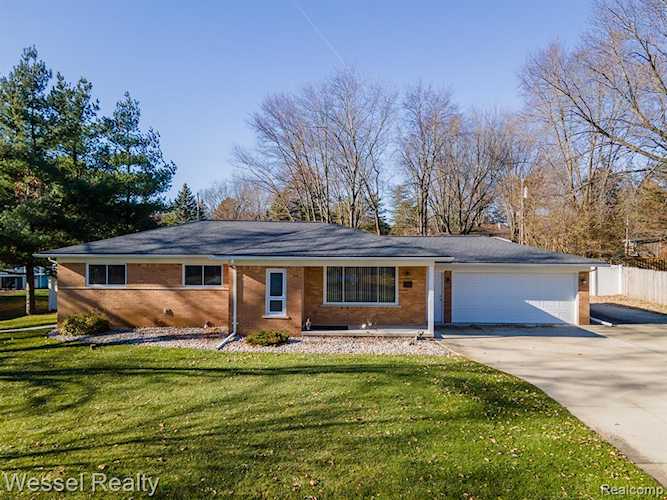 64149 Windsor Dr Washington, MI 48095