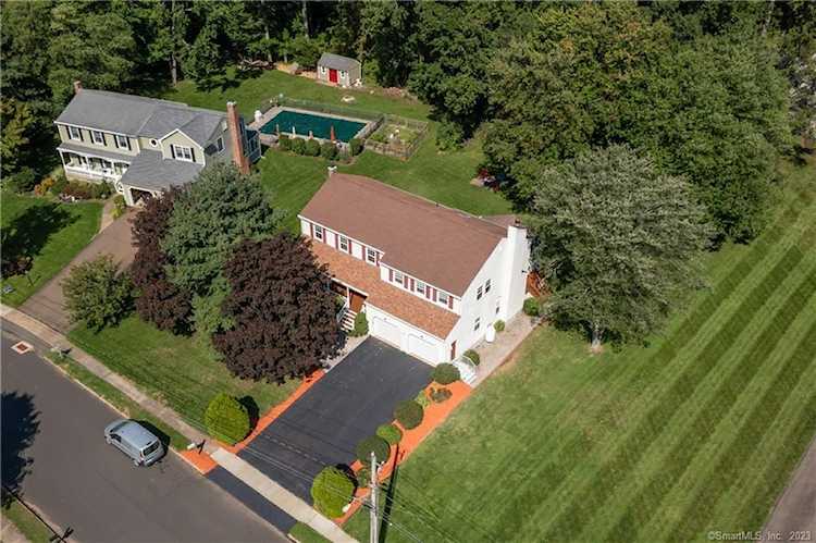 85 Hintz Dr Wallingford, CT 06492