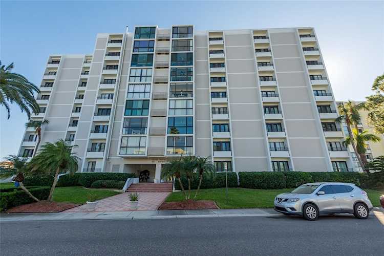851 Bayway Blvd #405 Clearwater, FL 33767