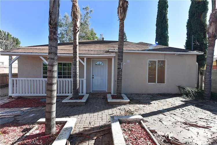 7032 Crebs Ave Reseda, CA 91335