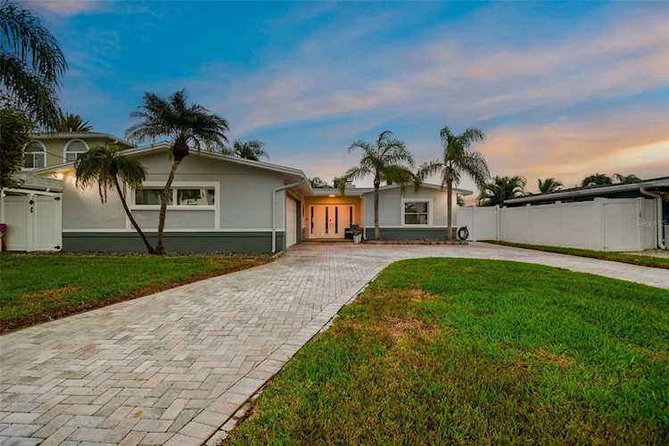 577 Crystal Dr Madeira Beach, FL 33708