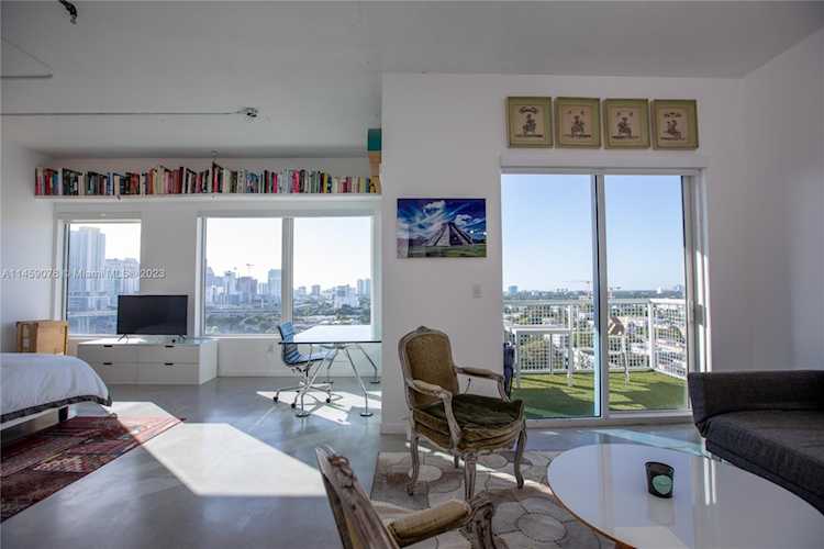 10 SW South River Dr #1512 Miami, FL 33130