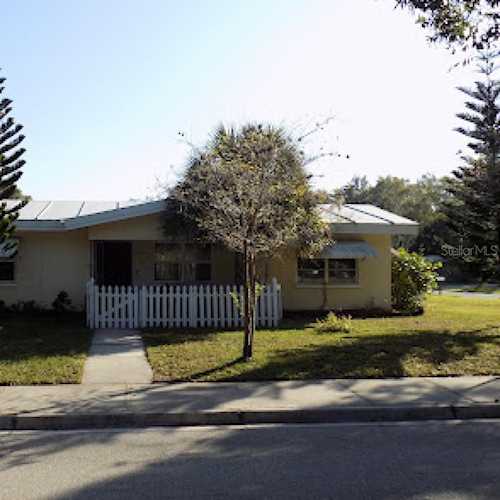 2695 S East Ave Sarasota, FL 34239